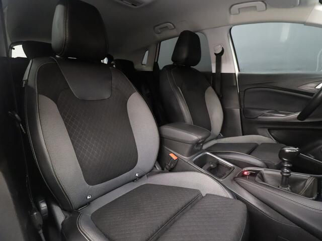 Opel Grandland X 1.2 Turbo Business Executive [TREKHAAK, APPLE CARPLAY, ANDROID, ELEK. KOFFERKLEP, PARKEERSENSOR, CRUISE, NIEUWSTAAT]