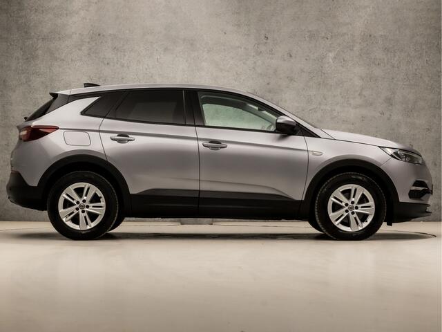 Opel Grandland X 1.2 Turbo Business+ (APPLE CARPLAY, GROOT NAVI, STUUR/STOELVERWARMING, LEDER, SPORTSTOELEN, GETINT GLAS, DAB+, LANE ASSIST, NIEUWE APK, NIEUWSTAAT)