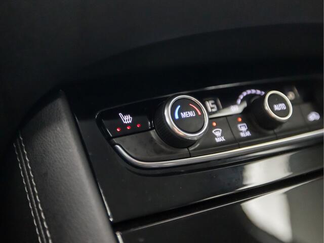 Opel Grandland X 1.2 Turbo Business+ (APPLE CARPLAY, GROOT NAVI, STUUR/STOELVERWARMING, LEDER, SPORTSTOELEN, GETINT GLAS, DAB+, LANE ASSIST, NIEUWE APK, NIEUWSTAAT)