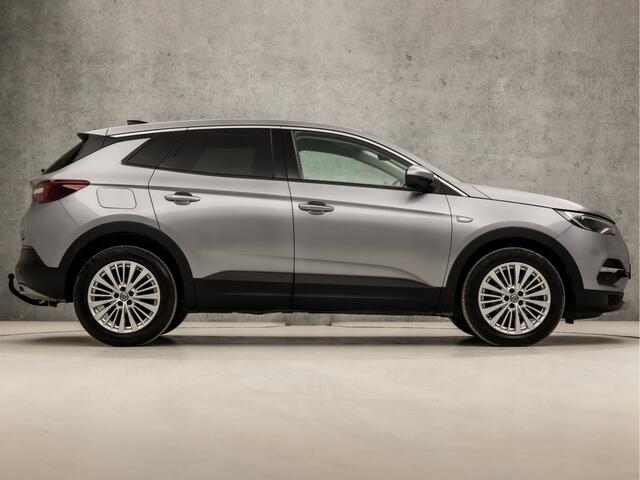 Opel Grandland X 1.2 Turbo Executive Sport Automaat (APPLE CARPLAY, GROOT NAVI, CLIMATE, LED KOPLAMPEN, LEDER, KEYLESS, SPORTSTOELEN, TREKHAAK, CRUISE, LANE ASSIST, NIEUWSTAAT)