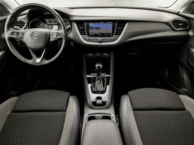 Opel Grandland X 1.2 Turbo Executive Sport Automaat (APPLE CARPLAY, GROOT NAVI, CLIMATE, LED KOPLAMPEN, LEDER, KEYLESS, SPORTSTOELEN, TREKHAAK, CRUISE, LANE ASSIST, NIEUWSTAAT)
