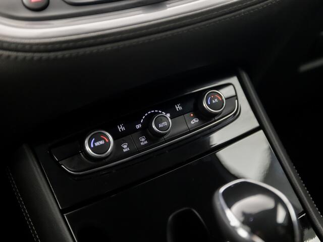 Opel Grandland X 1.2 Turbo Executive Sport Automaat (APPLE CARPLAY, GROOT NAVI, CLIMATE, LED KOPLAMPEN, LEDER, KEYLESS, SPORTSTOELEN, TREKHAAK, CRUISE, LANE ASSIST, NIEUWSTAAT)