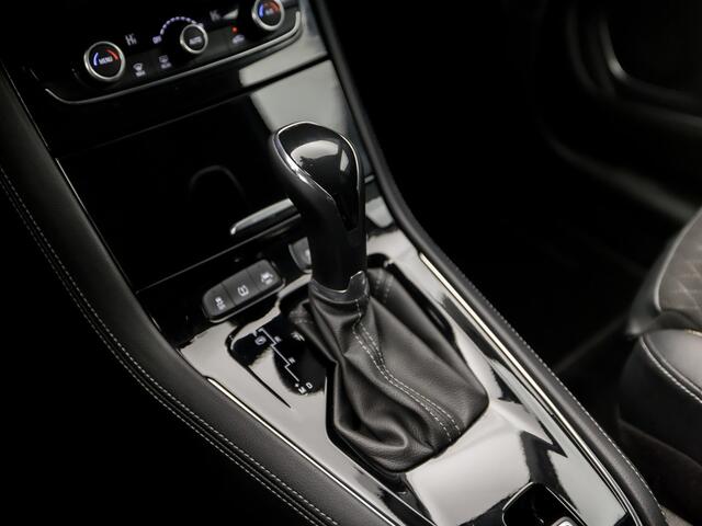 Opel Grandland X 1.2 Turbo Executive Sport Automaat (APPLE CARPLAY, GROOT NAVI, CLIMATE, LED KOPLAMPEN, LEDER, KEYLESS, SPORTSTOELEN, TREKHAAK, CRUISE, LANE ASSIST, NIEUWSTAAT)