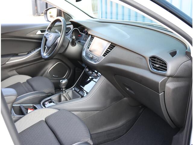 Opel Grandland X 1.2 130PK Turbo Ultimate | Navigatie | 360° Camera | Verwarmde/AGR-stoelen | Keyless Entry/Start | LED Koplampen | Dodehoek | Elektrisch Achterklep met Sensor | 18" Lichtmetalen Velgen | Apple Carplay/Android Auto |