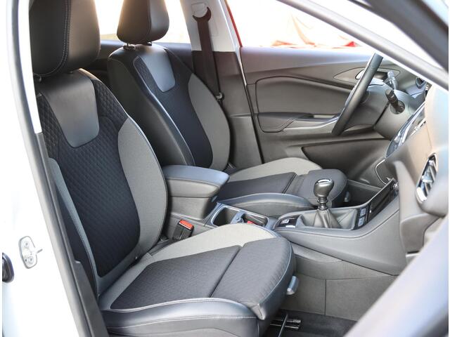 Opel Grandland X 1.2 130PK Turbo Ultimate | Navigatie | 360° Camera | Verwarmde/AGR-stoelen | Keyless Entry/Start | LED Koplampen | Dodehoek | Elektrisch Achterklep met Sensor | 18" Lichtmetalen Velgen | Apple Carplay/Android Auto |