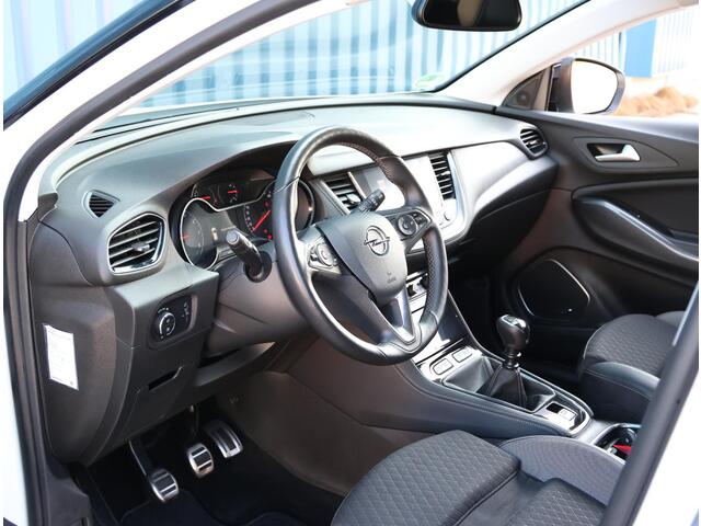Opel Grandland X 1.2 130PK Turbo Ultimate | Navigatie | 360° Camera | Verwarmde/AGR-stoelen | Keyless Entry/Start | LED Koplampen | Dodehoek | Elektrisch Achterklep met Sensor | 18" Lichtmetalen Velgen | Apple Carplay/Android Auto |