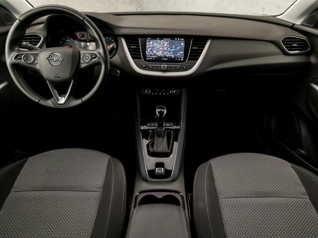 Opel Grandland X 1.2 Turbo Sport Automaat (APPLE CARPLAY, GROOT NAVI, LANE ASSIST, SPORTSTOELEN, PARKEERSENSOREN, CRUISE, LM VELGEN, NIEUWSTAAT)