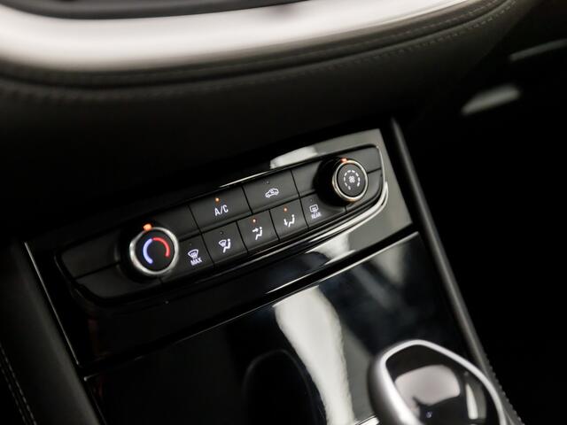 Opel Grandland X 1.2 Turbo Sport Automaat (APPLE CARPLAY, GROOT NAVI, LANE ASSIST, PARKEERSENSOREN, SPORTSTOELEN, CRUISE, LED KOPLAMPEN, NIEUWE APK, NIEUWSTAAT)