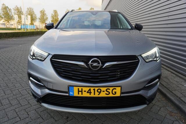 Opel Grandland X 1.2 Turbo 120 Jaar Edition Climate / Navi / Carplay / Cruise / Stoelverw. / Trekhaak