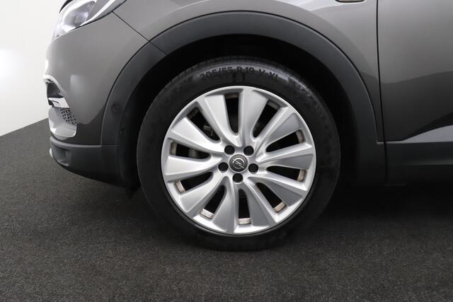 Opel Grandland X 1.2 131 PK Turbo Business Executive Camera Apple Carplay Climate