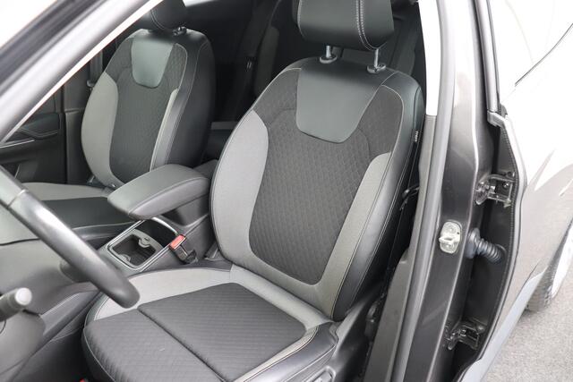 Opel Grandland X 1.2 131 PK Turbo Business Executive Camera Apple Carplay Climate