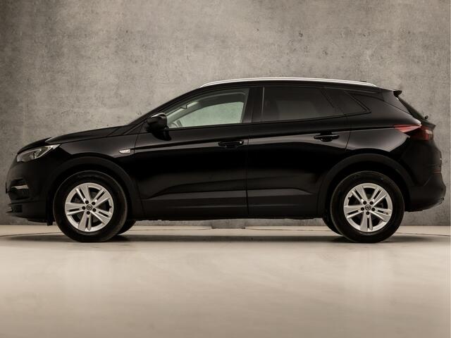 Opel Grandland X 1.2 Turbo Sport Automaat (APPLE CARPLAY, GROOT NAVI, STUUR/STOELVERWARMING, GETINT GLAS, SPORTSTOELEN, PARKEERSENSOREN, CRUISE, NIEUWE APK, NIEUWSTAAT)