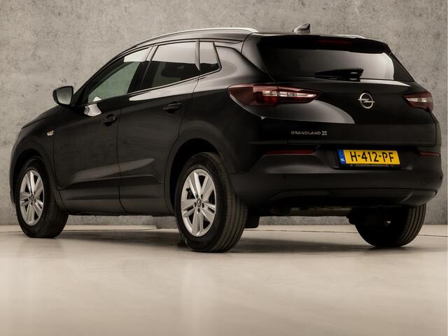 Opel Grandland X 1.2 Turbo Sport Automaat (APPLE CARPLAY, GROOT NAVI, STUUR/STOELVERWARMING, GETINT GLAS, SPORTSTOELEN, PARKEERSENSOREN, CRUISE, NIEUWE APK, NIEUWSTAAT)