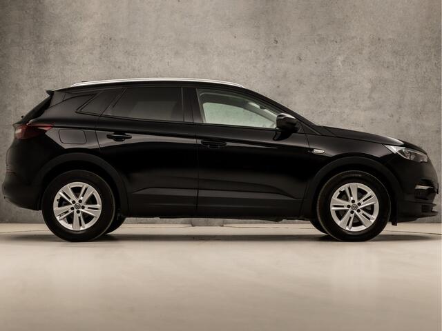 Opel Grandland X 1.2 Turbo Sport Automaat (APPLE CARPLAY, GROOT NAVI, STUUR/STOELVERWARMING, GETINT GLAS, SPORTSTOELEN, PARKEERSENSOREN, CRUISE, NIEUWE APK, NIEUWSTAAT)
