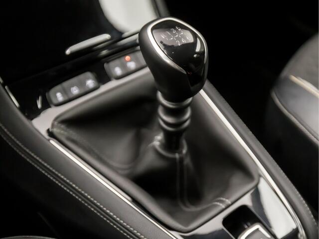 Opel Grandland X 1.2 Turbo Innovation (APPLE CARPLAY, GROOT NAVI, CLIMATE, CAMERA, GETINT GLAS, LEDER, SPORTSTOELEN, LANE ASSIST, KEYLESS, ELEK ACHTERKLEP, NIEUWSTAAT)