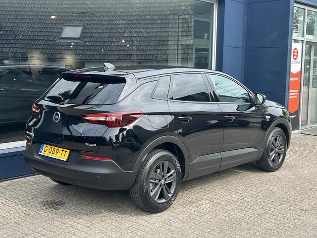 Opel Grandland X 1.2 Turbo 120 Jaar Edition | All Season banden | Navigatie | Climate / Cruise Control | Lichtmetaal | Hoge zitpositie | Apple Carplay/Android Auto | Parkeercamera | Parkeersensoren.