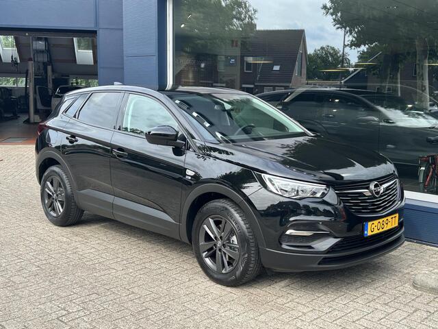 Opel Grandland X 1.2 Turbo 120 Jaar Edition | All Season banden | Navigatie | Climate / Cruise Control | Lichtmetaal | Hoge zitpositie | Apple Carplay/Android Auto | Parkeercamera | Parkeersensoren.