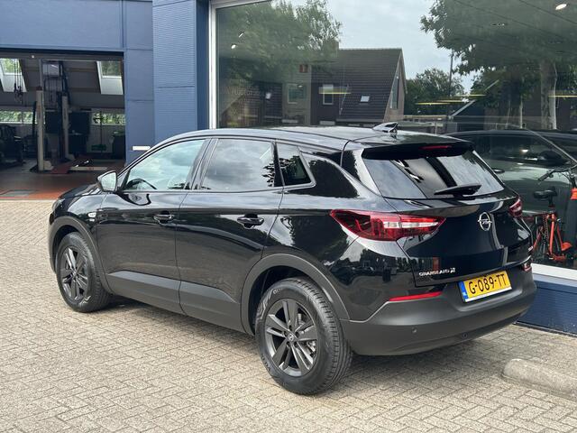 Opel Grandland X 1.2 Turbo 120 Jaar Edition | All Season banden | Navigatie | Climate / Cruise Control | Lichtmetaal | Hoge zitpositie | Apple Carplay/Android Auto | Parkeercamera | Parkeersensoren.