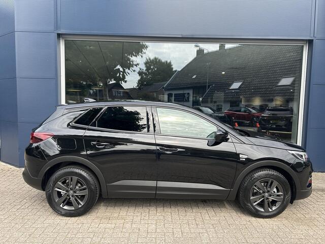 Opel Grandland X 1.2 Turbo 120 Jaar Edition | All Season banden | Navigatie | Climate / Cruise Control | Lichtmetaal | Hoge zitpositie | Apple Carplay/Android Auto | Parkeercamera | Parkeersensoren.