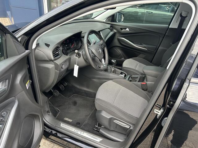 Opel Grandland X 1.2 Turbo 120 Jaar Edition | All Season banden | Navigatie | Climate / Cruise Control | Lichtmetaal | Hoge zitpositie | Apple Carplay/Android Auto | Parkeercamera | Parkeersensoren.