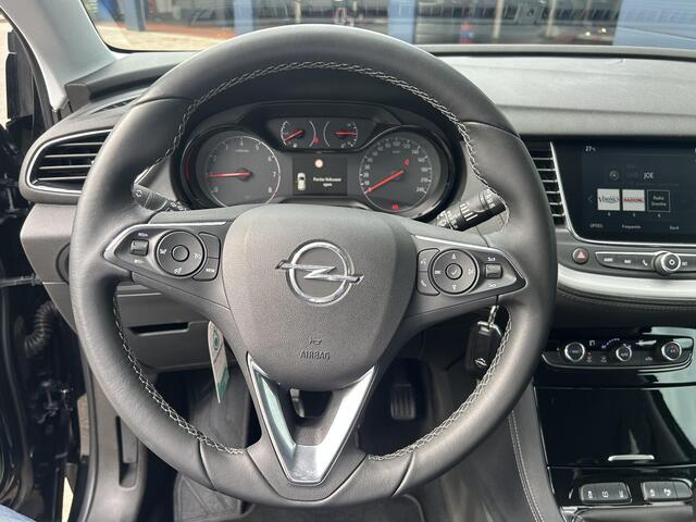 Opel Grandland X 1.2 Turbo 120 Jaar Edition | All Season banden | Navigatie | Climate / Cruise Control | Lichtmetaal | Hoge zitpositie | Apple Carplay/Android Auto | Parkeercamera | Parkeersensoren.
