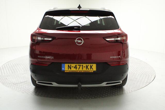 Opel Grandland X 1.6 Turbo Hybrid4 Ultimate 200 pk | automaat | afn. trekhaak | leder | elektr. achterklep | pdc v/a+camera | adapt. cruise | gekoelde/verwarmbare stoelen | dode hoek | carplay | climate | keyless