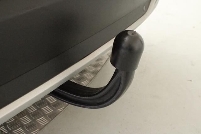 Opel Grandland X 1.6 Turbo Hybrid4 Ultimate 200 pk | automaat | afn. trekhaak | leder | elektr. achterklep | pdc v/a+camera | adapt. cruise | gekoelde/verwarmbare stoelen | dode hoek | carplay | climate | keyless