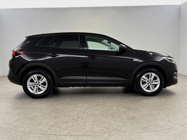 Opel Grandland X 1.2 Turbo Business Executive Clima Carplay LED Navi Cruise PDC 17"LMV Stoel/Stuurverwarming