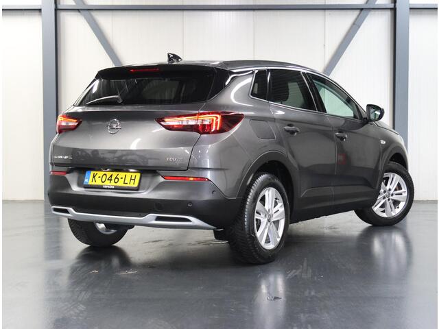 Opel Grandland X 1.2 130PK Turbo Business Elegance | AppleCarPlay/AndroidAuto | Climate Control | Cruise Control | Navigatie | 360'Camera | AGR-stoel | Keyless Entry/Start | LED Koplampen | Privacy Glass | Isofix | Armsteun |