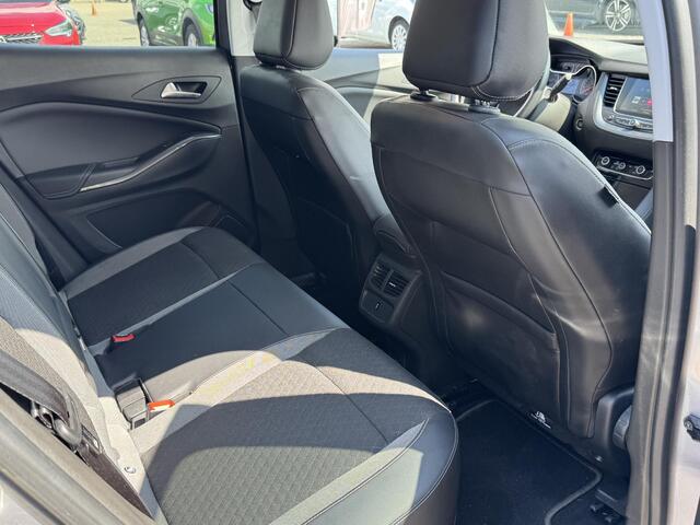 Opel Grandland X 1.6 Turbo Hybrid Innovation 225 pk Hybrid automaat | Afneembare trekhaak | Climate | Carplay | Camera | all season | 2x lader