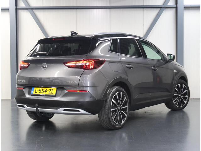 Opel Grandland X 300PK Hybrid4 Ultimate | AppleCarPlay/AndroidAuto | Navigatie | Adaptive Cruise Control | Keyless | LEER | Stoelkoeling/Stoel/Voorruitverwarming | FULL LED | 360'Camera | Trekhaak | Two-tone | Isofix | Privacy Glass |