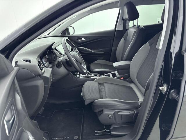 Opel Grandland X 1.6 Turbo Hybrid4 Elegance | Comfortstoelen | Trekhaak | Trekgewicht 1250kg | Navigatie | Camera | All Season banden | Parkeersensoren |