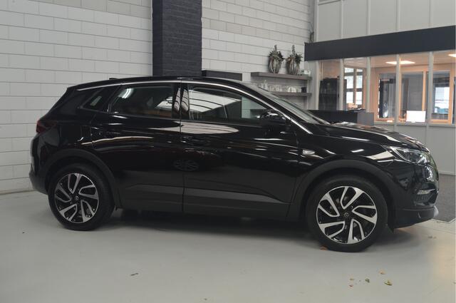 Opel Grandland X 1.2 Turbo Ultimate // AUTOMAAT // 81.000 km // TREKHAAK // NAVI // STUUR&STOELVERWARMING // PANO //