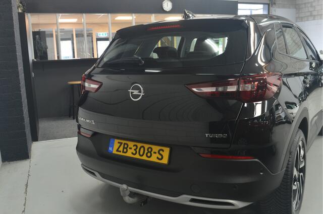 Opel Grandland X 1.2 Turbo Ultimate // AUTOMAAT // 81.000 km // TREKHAAK // NAVI // STUUR&STOELVERWARMING // PANO //