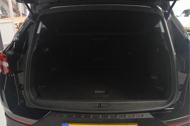 Opel Grandland X 1.2 Turbo Ultimate // AUTOMAAT // 81.000 km // TREKHAAK // NAVI // STUUR&STOELVERWARMING // PANO //