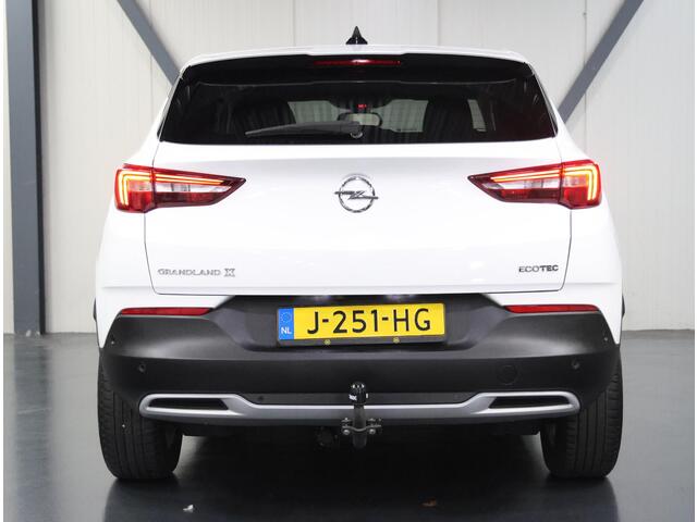 Opel Grandland X 1.2 130PK Turbo Business Executive | 1ste eigenaar | AppleCarPlay/AndroidAuto | Trekhaak | Camera | AGR Bestuurdersstoel | Dodehoekdetectie | Navigatie | Isofix | Privacy Glass | Elektrische Klep |