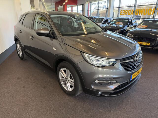 Opel Grandland X 1.2 Turbo Business Executive | Automaat | Stoel+Stuurverwarming | Cruise control | Climate control | Parkeersensoren | Navigatie | Apple carplay