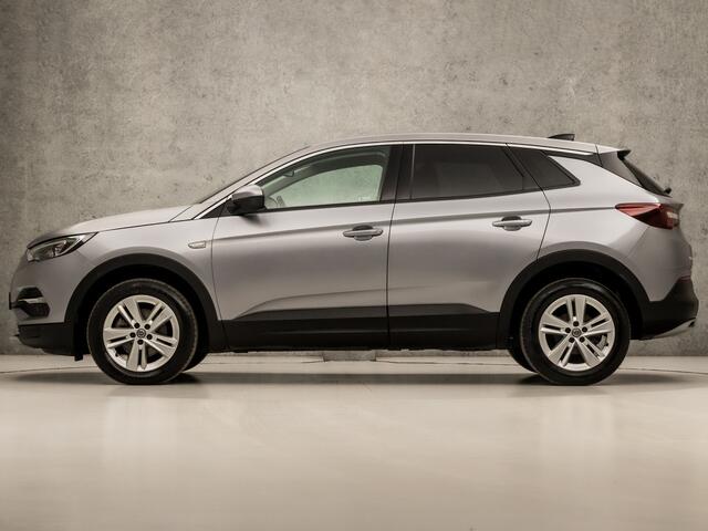 Opel Grandland X 1.2 Turbo Sport (APPLE CARPLAY, GROOT NAVI, LEDER, CLIMATE, SPORTSTOELEN, KEYLESS, LANE ASSIST, PARKEERSENSOREN, NIEUWSTAAT)