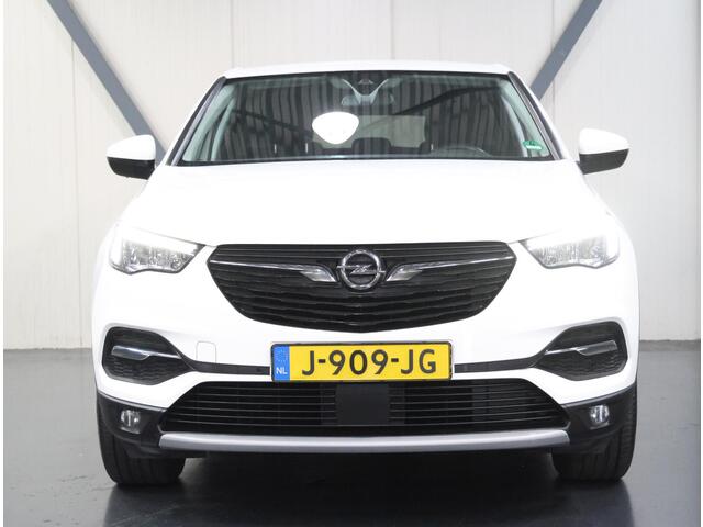 Opel Grandland X 130PK Innovation | 1ste eigenaar | AppleCarPlay/AndroidAuto | Trekhaak | Camera | LEER/Stof | AGR Bestuurdersstoel | Dodehoekdetectie | Navigatie | LED lampen | Isofix | Privacy Glass | Elektrische Klep |