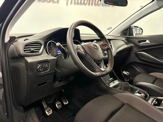 Opel Grandland X 1.2 Turbo 130pk Innovation | Navigatie | AGR-Stoelen | LM-Velgen | Carplay | Camera | | Stuur- en Stoelverwarming | Dode hoek Detectie | Trekgewicht 1400kg ( Vestiging Vianen Tel: 0347-371248 )
