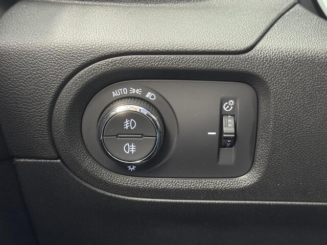 Opel Grandland X 1.2 Turbo 130pk Innovation | Navigatie | AGR-Stoelen | LM-Velgen | Carplay | Camera | | Stuur- en Stoelverwarming | Dode hoek Detectie | Trekgewicht 1400kg ( Vestiging Vianen Tel: 0347-371248 )