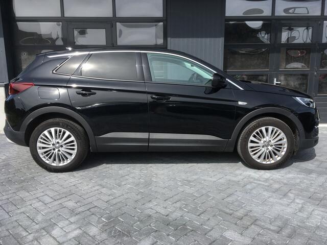 Opel Grandland X 1.2 Turbo Business Executive