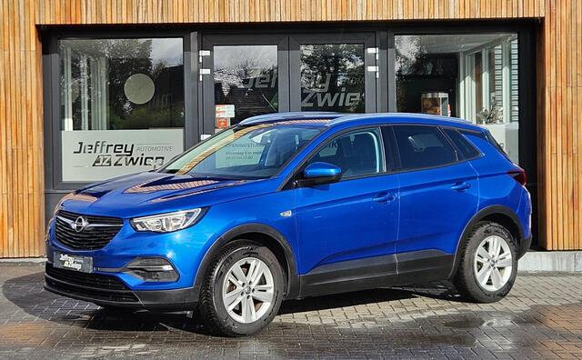 Opel Grandland X 1.2 Turbo Business +