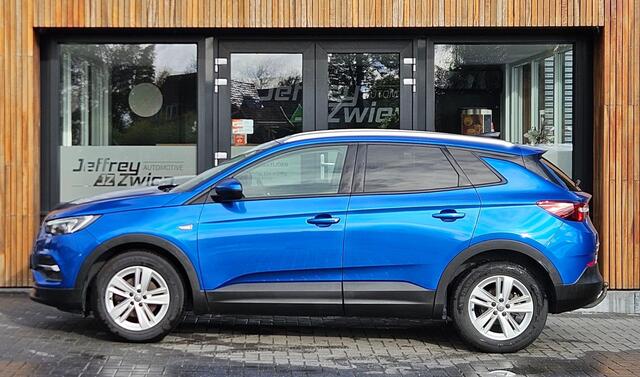 Opel Grandland X 1.2 Turbo Business +