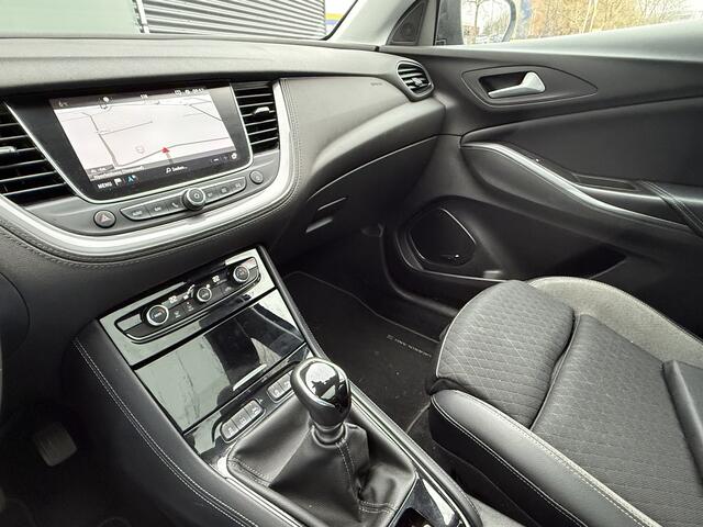 Opel Grandland X BWJ 2019 | 1.2T 131PK Bus. Executive | TREKHAAK | PANO DAK | CLIMA | NAVI | 18'' LMV | CARPLAY | SPORTSTOELEN | PDC 2X