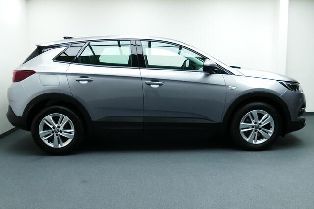 Opel Grandland X 1.2 130Pk Turbo Business Executive. Navi, Clima, Cruise, 17"LMV, Haak 1400kg