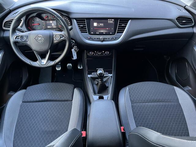 Opel Grandland X 120 Edition 1.2 Turbo 130pk | SIDESTEPS | AGR-STOEL | ALL SEASON BANDEN | CAMERA | APPLE CARPLAY / ANDROID AUTO | ISOFIX | DAB+ | CLIMATE CONTROL |
