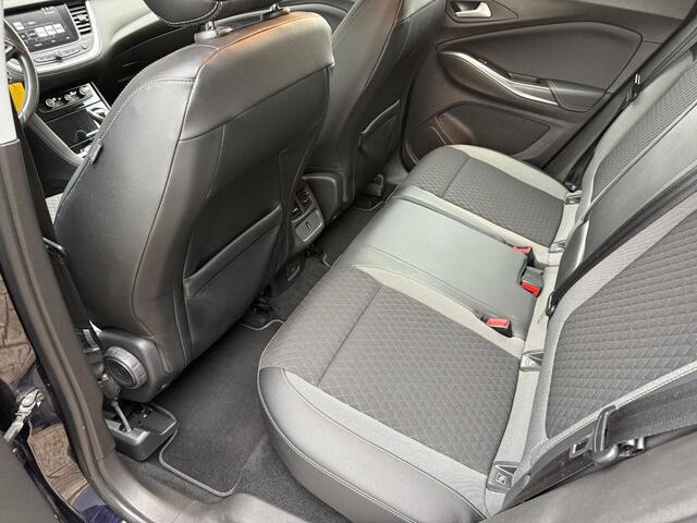 Opel Grandland X 1.6 Turbo 180 pk Innovation / Automaat / Trekhaak Afneembaar 1600KG / Winterwielen set origineel inbegrepen / Navigatie / Cruise Control / Dodehoekherkenning / Climate Control / Android&Apple Carplay / Bluetooth