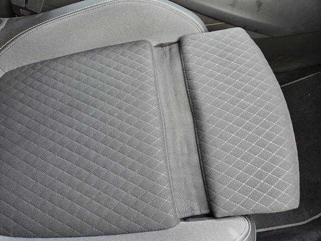 Opel Grandland X 130 PK Turbo Business Executive | Stoel/Stuurverwarming | Comfor