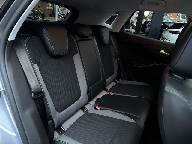 Opel Grandland X 1.2 Turbo Business Edition Trekhaak/Winterpaket/All season.